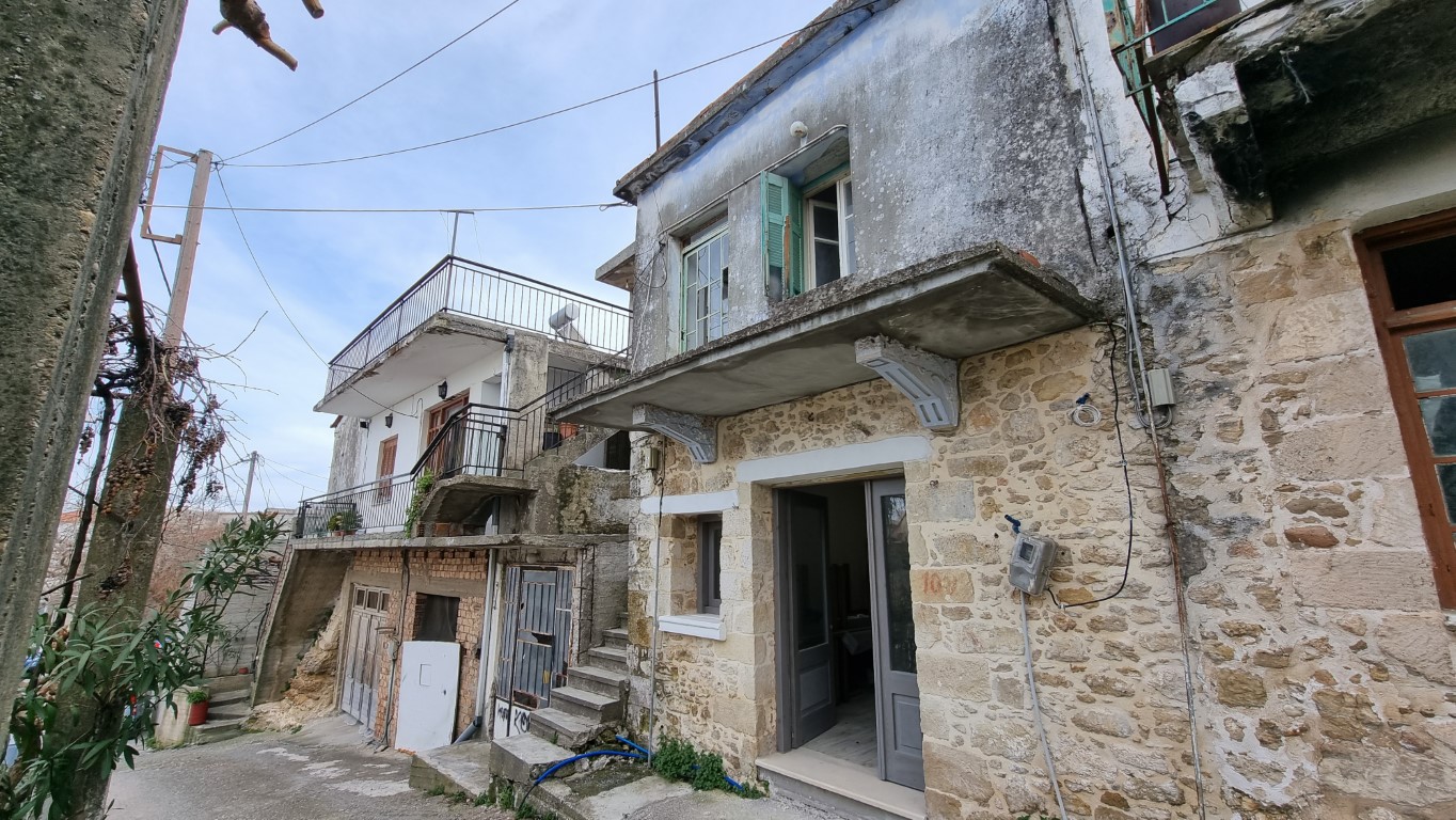 Two Shops and the flat above for sale in Kournas, Chania