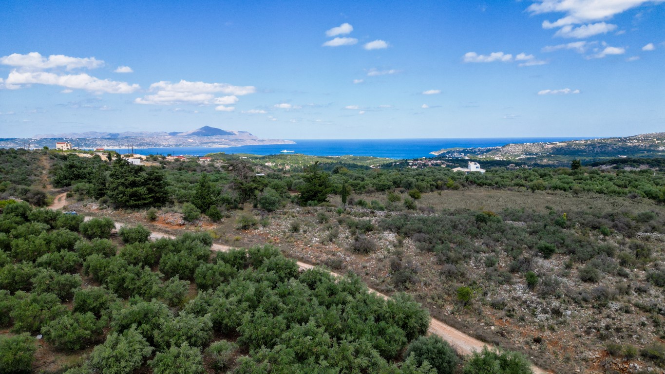 Terrain entouré de nature avec vue panoramique sur les montagnes à Vamos, Chania